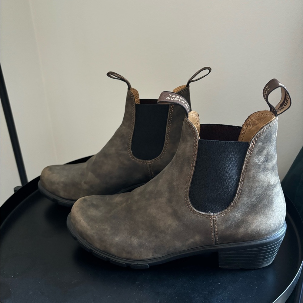 Blundstone Rustic Brown Chelsea Heel Boot